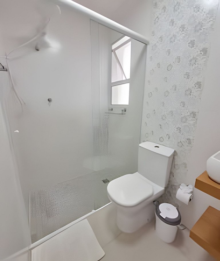 Apto completo, c/ piscina e frente mar