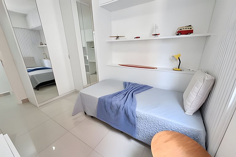 Apto completo, c/ piscina e frente mar