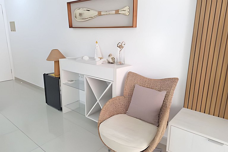 Apto completo, c/ piscina e frente mar