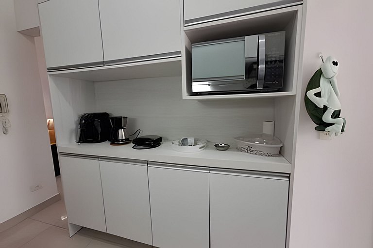 Apto completo, c/ piscina e frente mar