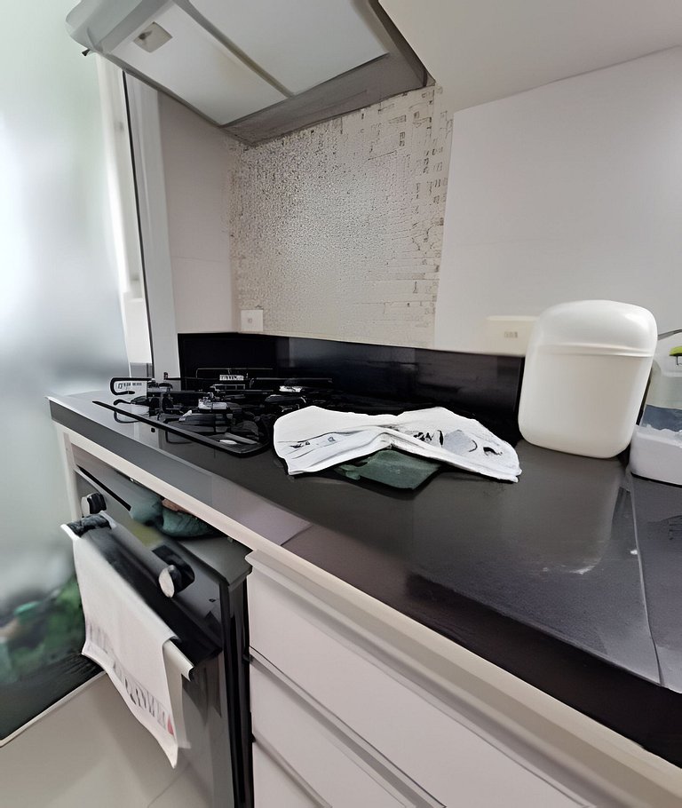 Apto completo, c/ piscina e frente mar