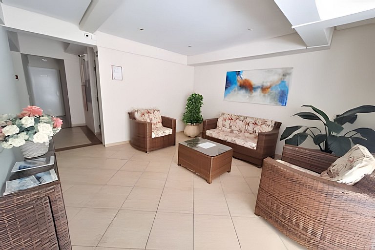 Apto completo, c/ piscina e frente mar