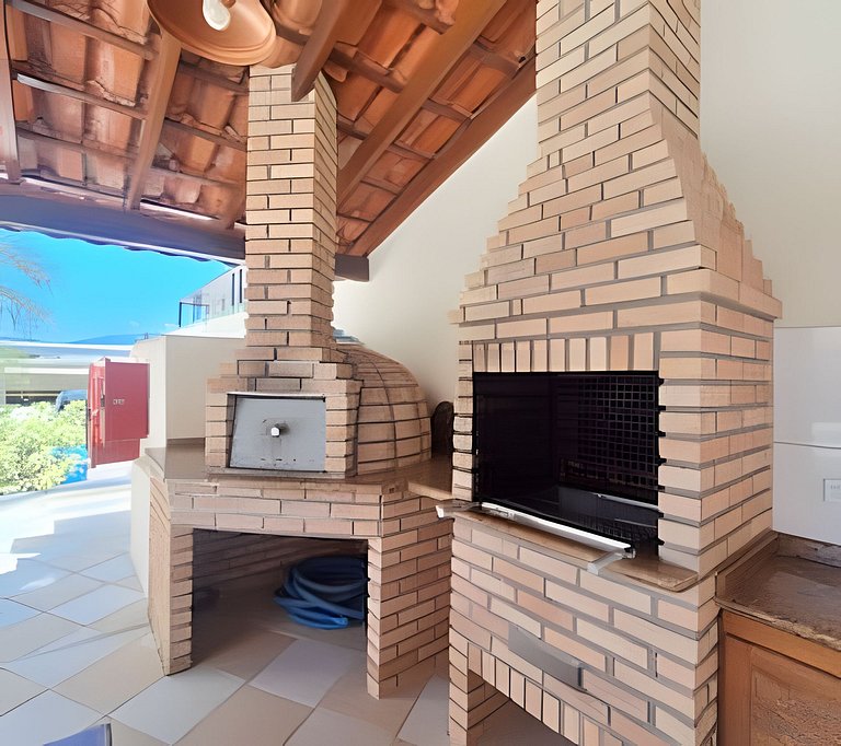 Apto completo, c/ piscina e frente mar