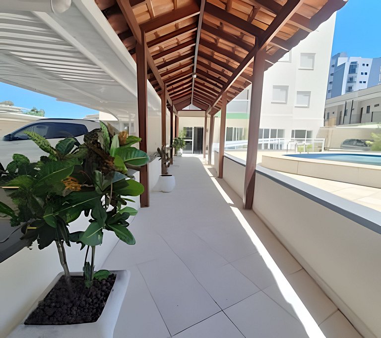 Apto completo, c/ piscina e frente mar