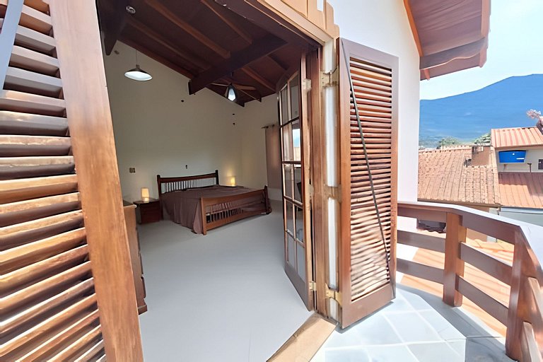 Casa espaçosa perto do mar, em condomínio fechado