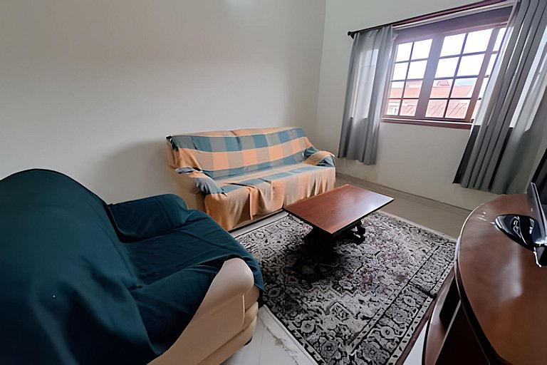 Casa espaçosa perto do mar, em condomínio fechado