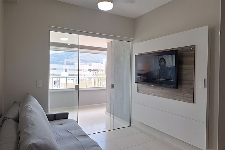 Apto com varanda a 50 metros do mar