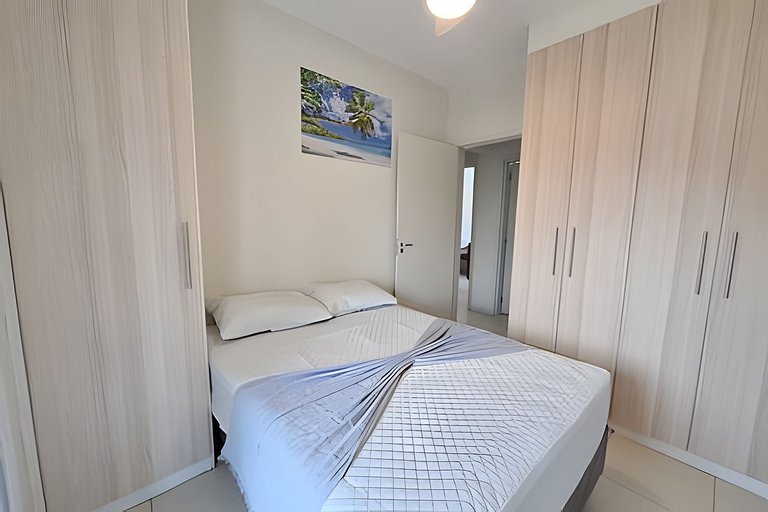 Apto com varanda a 50 metros do mar