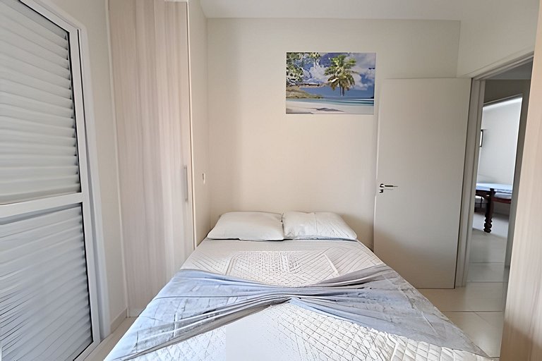 Apto com varanda a 50 metros do mar