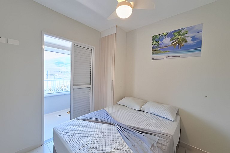 Apto com varanda a 50 metros do mar