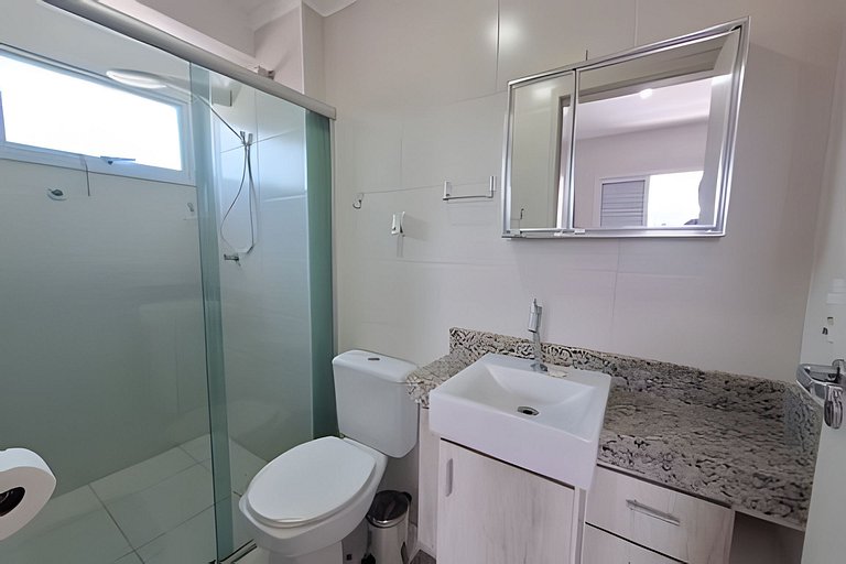 Apto com varanda a 50 metros do mar