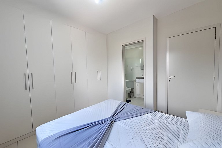 Apto com varanda a 50 metros do mar