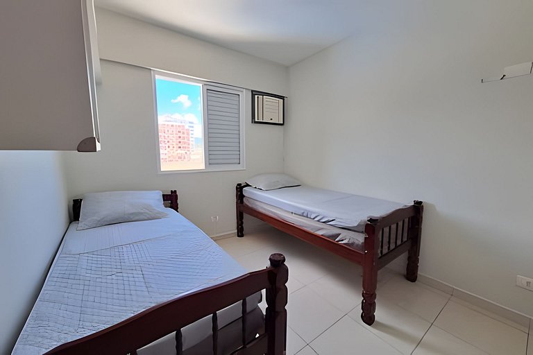 Apto com varanda a 50 metros do mar