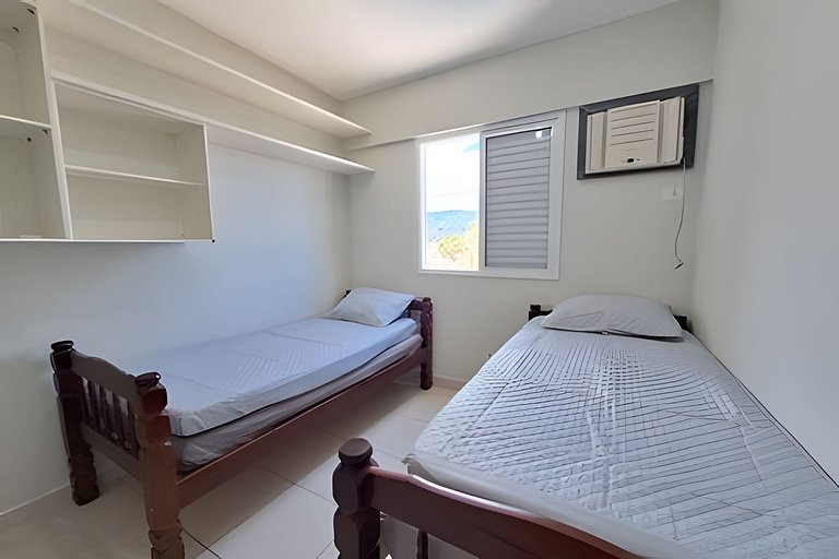 Apto com varanda a 50 metros do mar