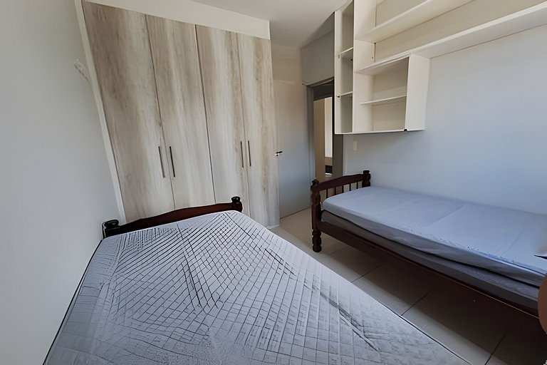 Apto com varanda a 50 metros do mar