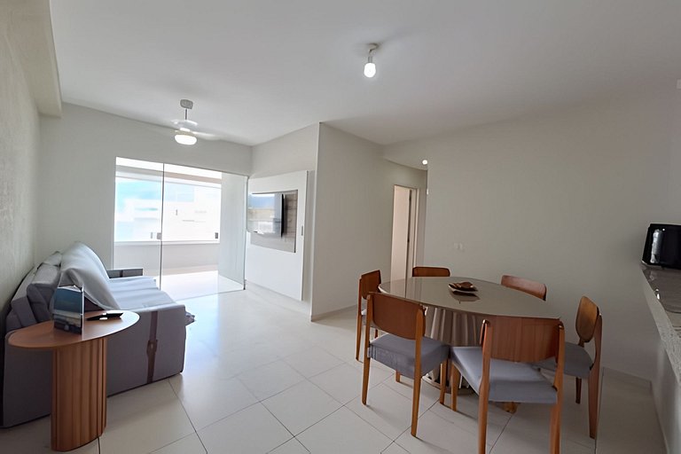 Apto com varanda a 50 metros do mar