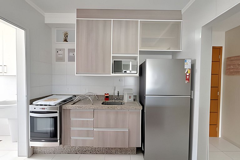 Apto com varanda a 50 metros do mar