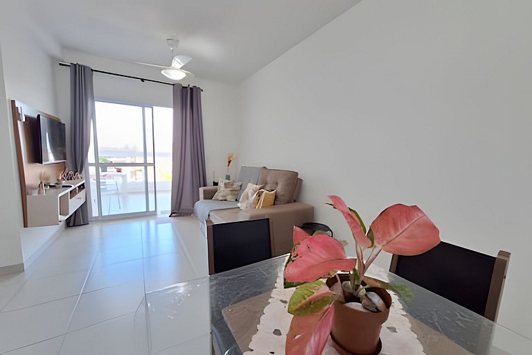 Apto com churrasqueira na varanda a 600 m do mar