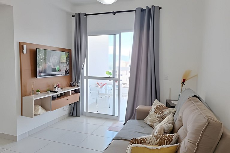 Apto com churrasqueira na varanda a 600 m do mar