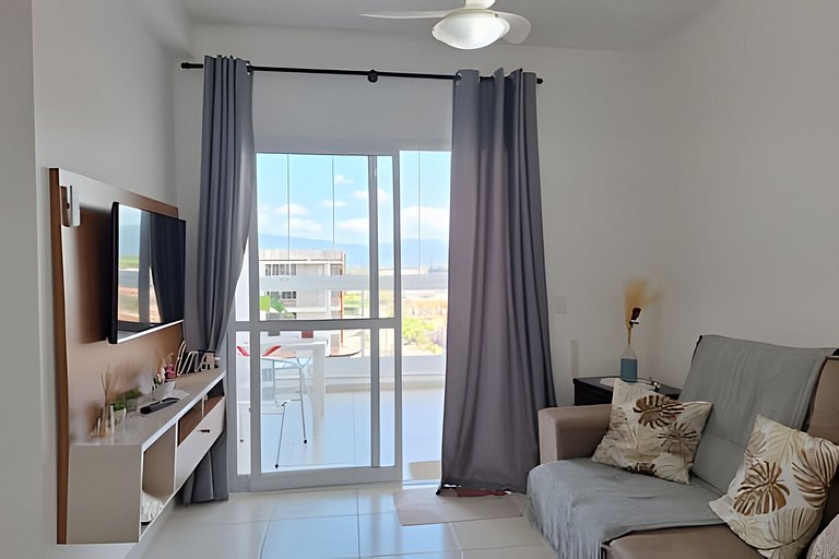 Apto com churrasqueira na varanda a 600 m do mar