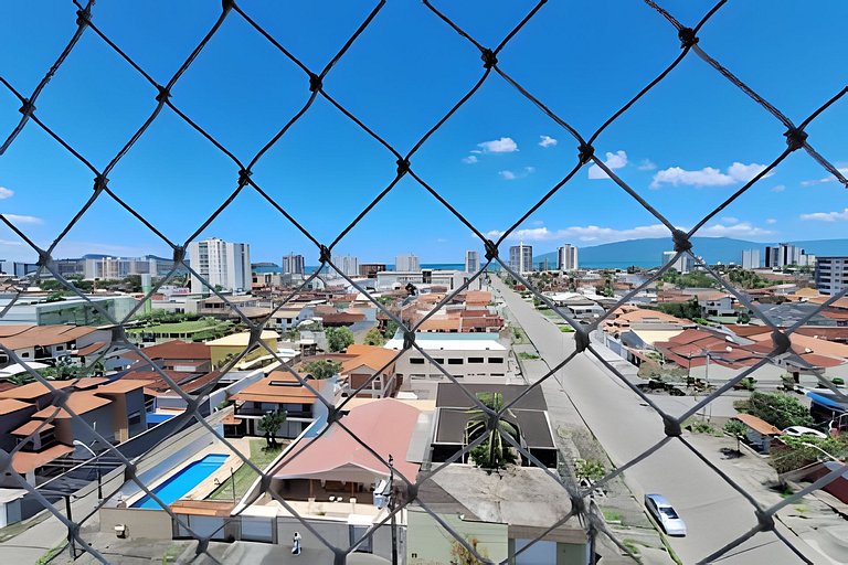 Apto com churrasqueira na varanda a 600 m do mar