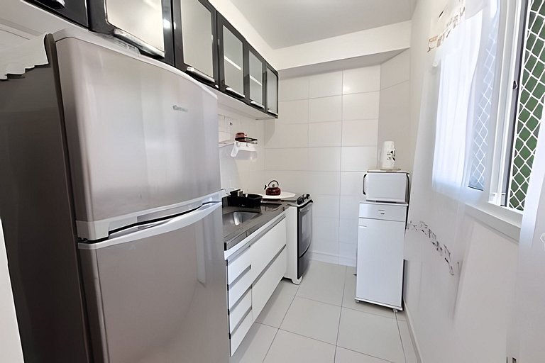 Apto com churrasqueira na varanda a 600 m do mar