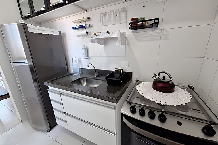 Apto com churrasqueira na varanda a 600 m do mar