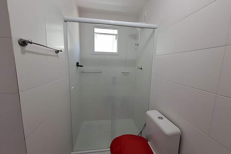 Apto com churrasqueira na varanda a 600 m do mar