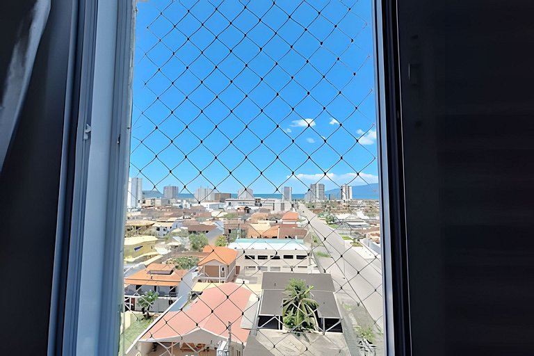 Apto com churrasqueira na varanda a 600 m do mar