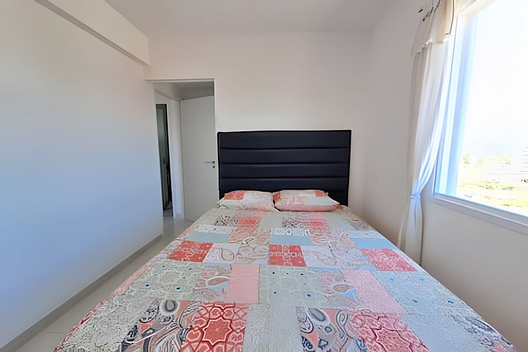 Apto com churrasqueira na varanda a 600 m do mar