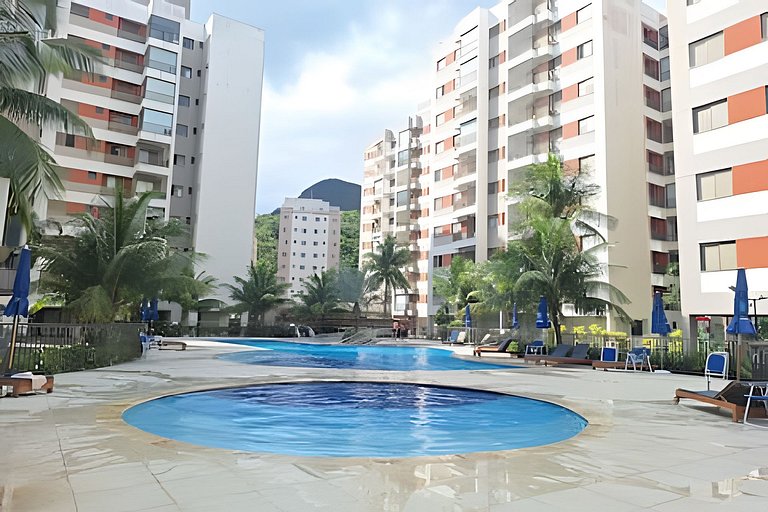 Apto em Condomínio clube na Martim de Sá