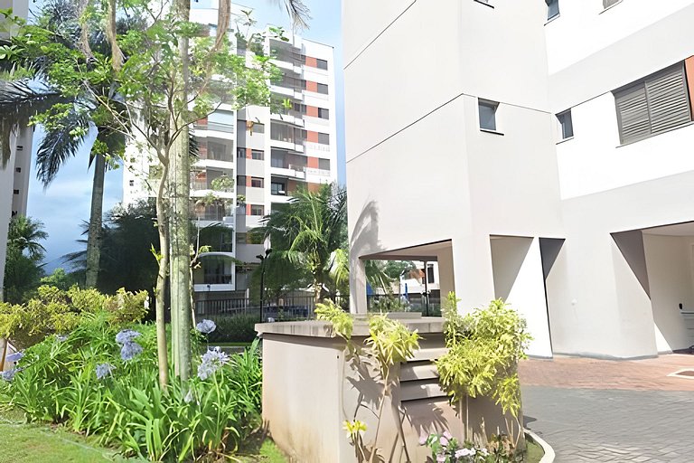 Apto em Condomínio clube na Martim de Sá