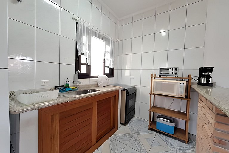 Casa c/ piscina e churrasqueira em condomínio.