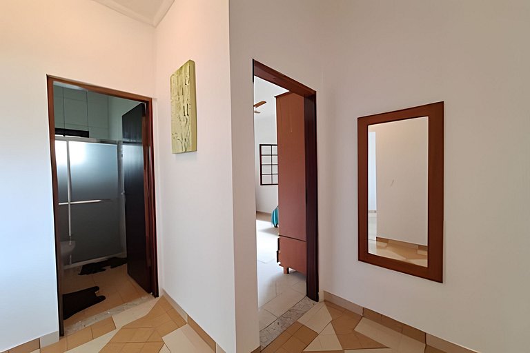 Casa c/ piscina e churrasqueira em condomínio.