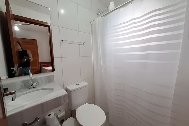 Casa c/ piscina e churrasqueira em condomínio.