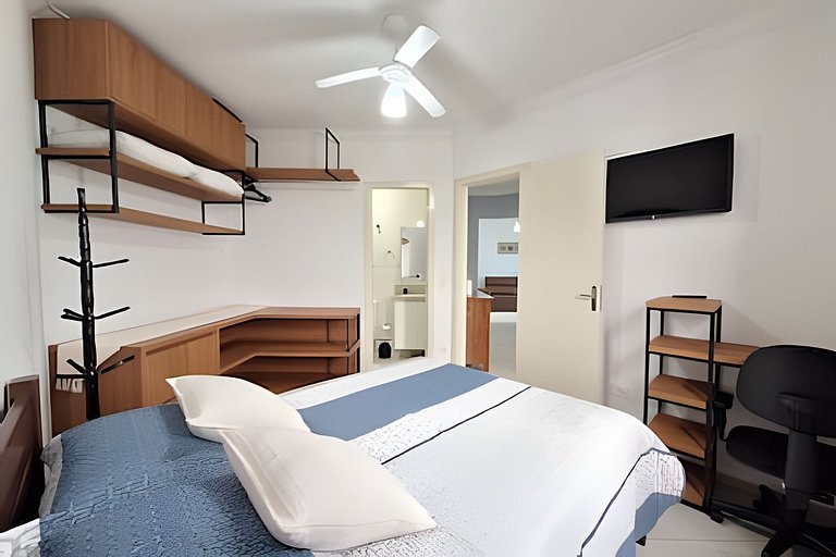 Apto c/ varanda e churrasqueira frente mar