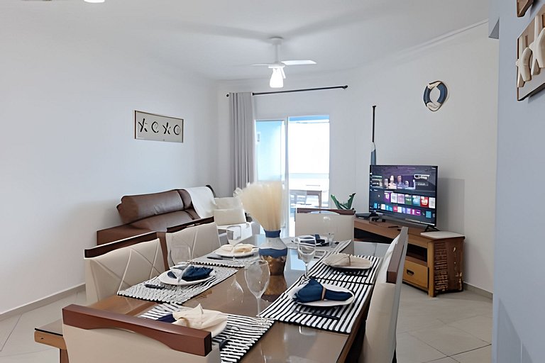 Apto c/ varanda e churrasqueira frente mar