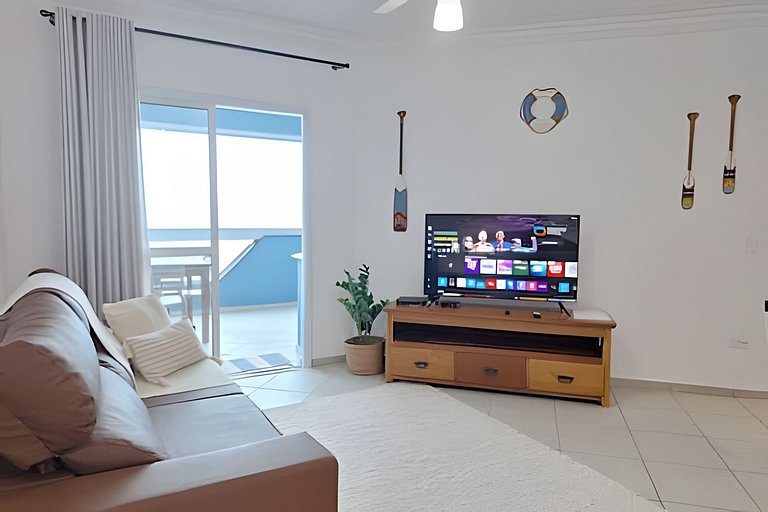 Apto c/ varanda e churrasqueira frente mar