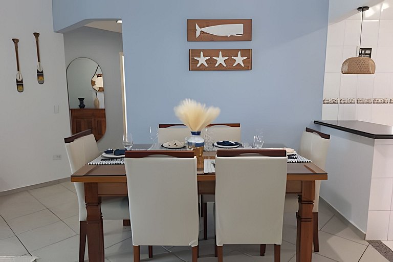 Apto c/ varanda e churrasqueira frente mar