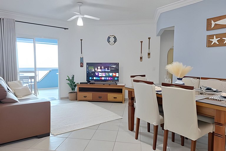 Apto c/ varanda e churrasqueira frente mar