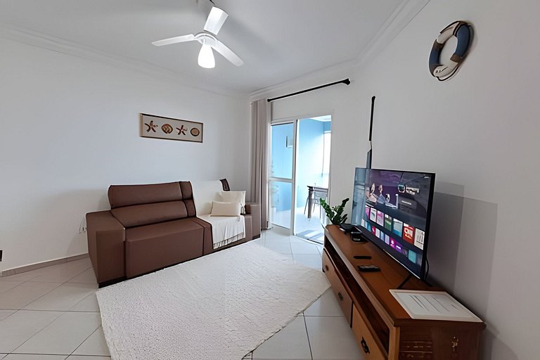 Apto c/ varanda e churrasqueira frente mar