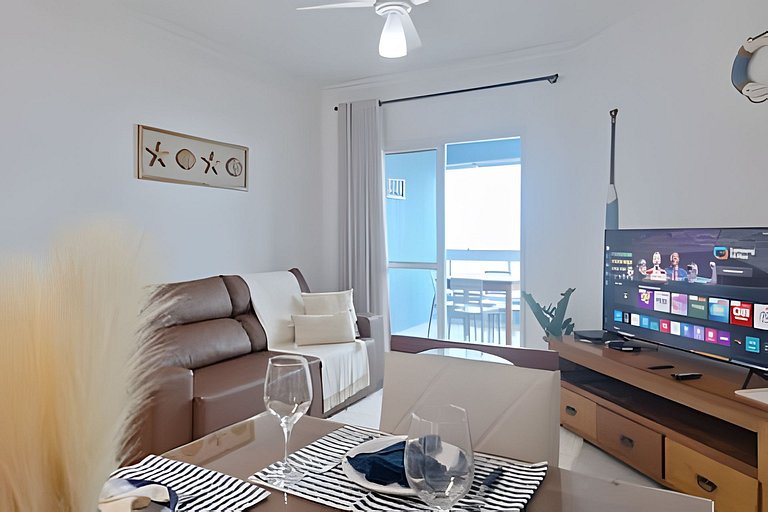 Apto c/ varanda e churrasqueira frente mar