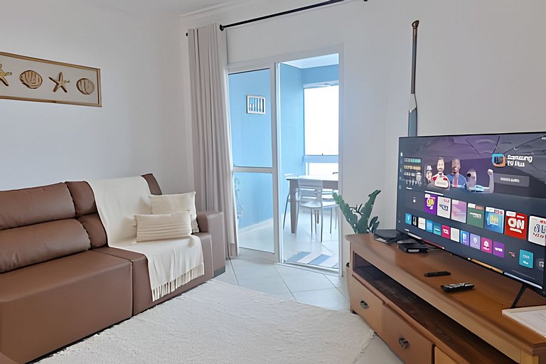 Apto c/ varanda e churrasqueira frente mar