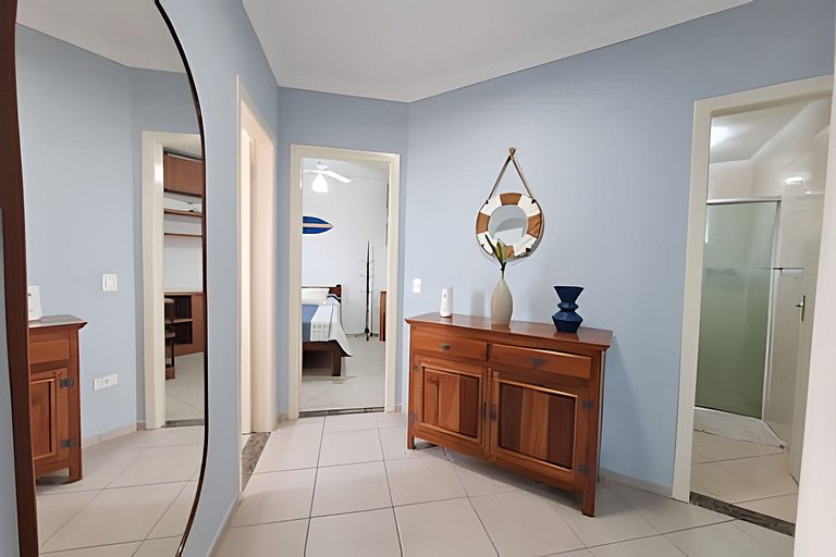 Apto c/ varanda e churrasqueira frente mar