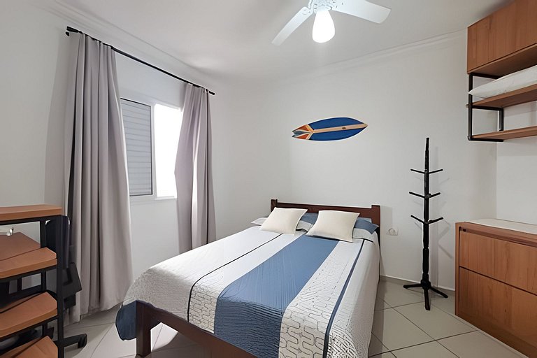 Apto c/ varanda e churrasqueira frente mar