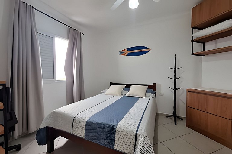 Apto c/ varanda e churrasqueira frente mar