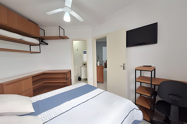 Apto c/ varanda e churrasqueira frente mar