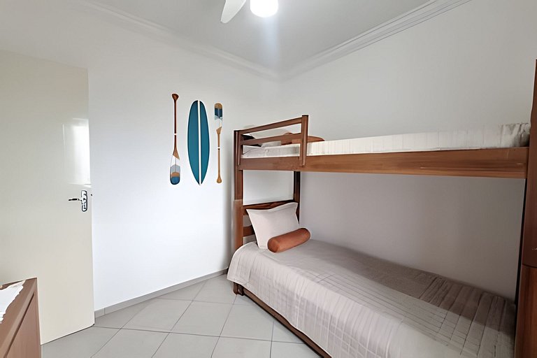 Apto c/ varanda e churrasqueira frente mar