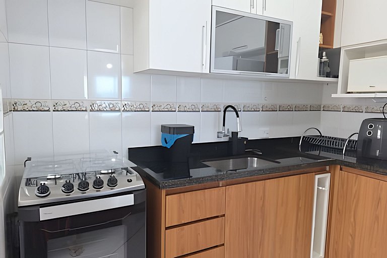 Apto c/ varanda e churrasqueira frente mar