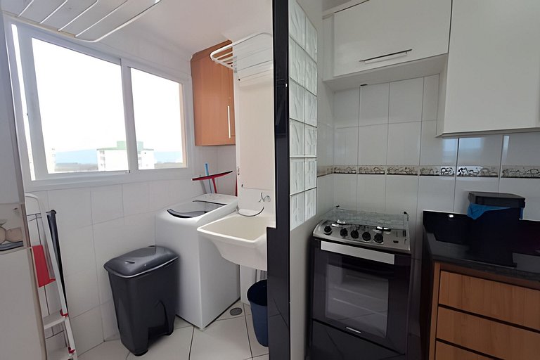 Apto c/ varanda e churrasqueira frente mar